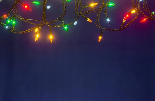 Luces Navidad Sobre Fondo Azul Con Espacio Para Copiar — Foto de Stock