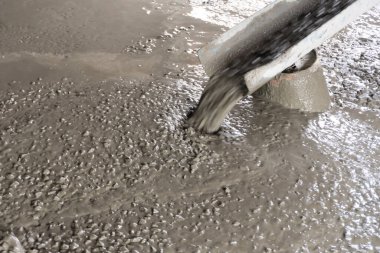 Islak çimento. Döküm için hazır karışık beton