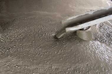 Islak çimento. Döküm için hazır karışık beton