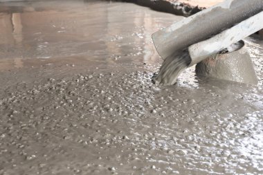 Islak çimento. Döküm için hazır karışık beton