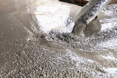 Islak çimento. Döküm için hazır karışık beton