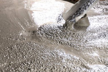 Islak çimento. Döküm için hazır karışık beton