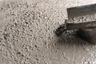 Islak çimento. Döküm için hazır karışık beton