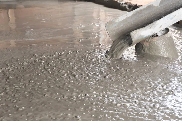 Islak çimento. Döküm için hazır karışık beton