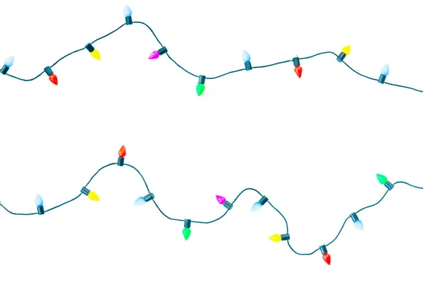 Yılbaşı ışıkları kırpma yolu ile beyaz arkaplanda izole edilmiş ipe bağlıdır