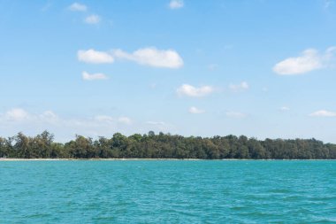 Deniz ve açık gökyüzü doğa arka planı