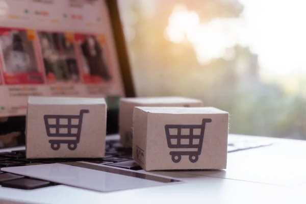 Online Shopping Credit Card Cardboard Box Shopping Cart Logo Laptop — Stock Photo, Image