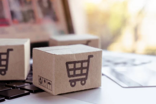 Online Shopping Credit Card Cardboard Box Shopping Cart Logo Laptop — Stock Photo, Image