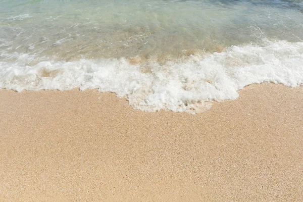 Яка Хвиля Моря Порожньому Піщаному Пляжі Фон Копією Простору — стокове фото