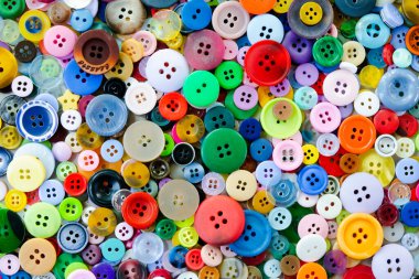 Renkli karışık dikiş düğmeleri arkaplanı. Üst görünüm