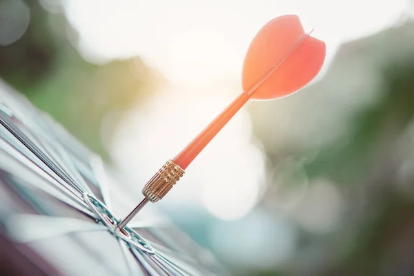 Conceito Sucesso Marketing Negócios Seta Dardo Vermelho Centro Alvo Dartboard — Fotografia de Stock