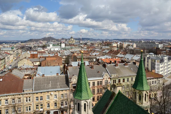Lviv görünümünden Saint Elisabeth kilise çan kulesi.