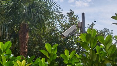 Güvenlik kamerası Milano 'daki bahçeye yerleştirilmiş.