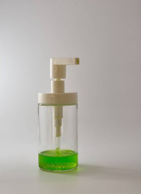 Corona virüsü covid-19 'u önlemek için el yapımı alkollü jel sanitazer.