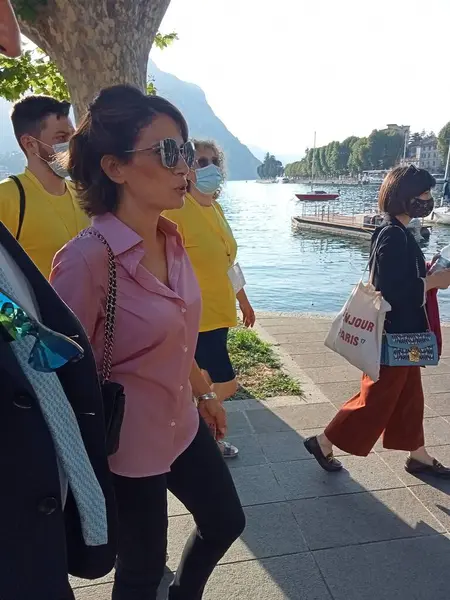 LECCO Şehri - İtalya - 29 Temmuz 2021: İtalyan aktris Maya Sansa 'nın Lecco Film Festivali 2021' e gelişi