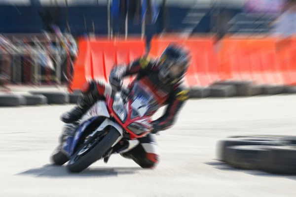 Movimento de alta velocidade de corridas de moto — Fotografia de Stock