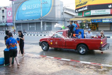 İnsanlar bir Songkran su Festivali Chiangmai, Tayland kavga