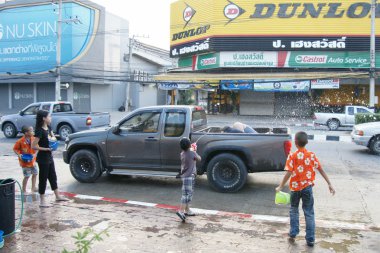 İnsanlar bir Songkran su Festivali Chiangmai, Tayland kavga