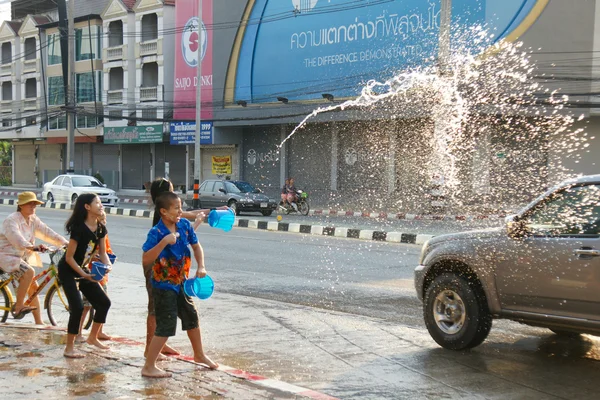 İnsanlar bir Songkran su Festivali Chiangmai, Tayland kavga