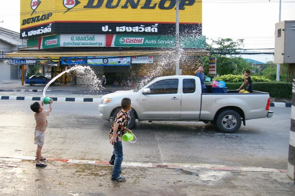 İnsanlar bir Songkran su Festivali Chiangmai, Tayland kavga