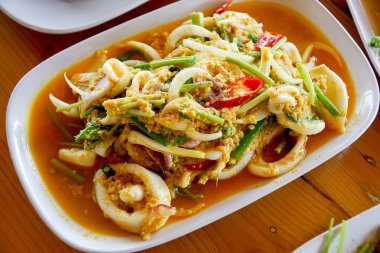 Tuzlu yumurta (Tay gıda ile ateş kalamar)