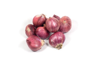 Beyaz arkaplanda kırmızı soğan ampulü izole edildi