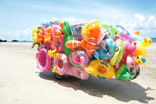 Магазин іграшок на пляжі в східному Таїланді. — стокове фото