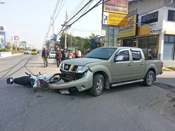 Accidente accidente camioneta y motocicleta — Foto de Stock