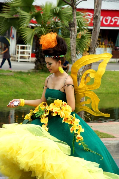 Ταϊλανδοί στην παρέλαση στο ChiangMai Flower Festival 2013 — Φωτογραφία Αρχείου