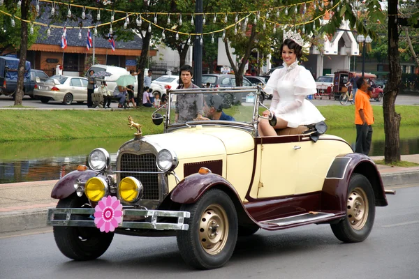 Thai people on the parade in ChiangMai Flower Festival 2013 — Foto Stock