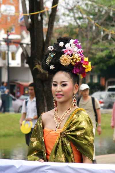 Thai people on the parade in ChiangMai Flower Festival 2013 — Foto Stock
