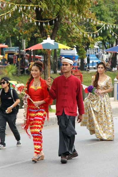 Thai people on the parade in ChiangMai Flower Festival 2013 — Stock Photo, Image