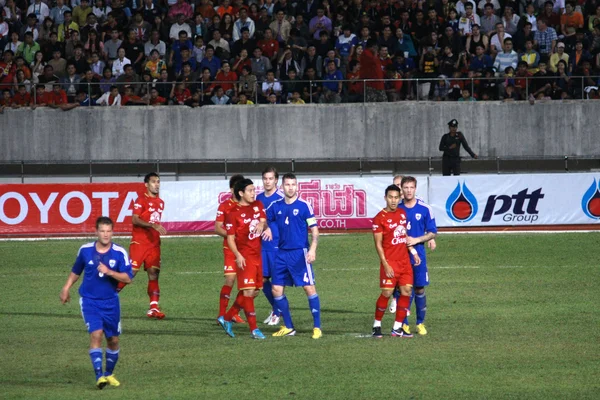 CHIANGMAI THAILAND-JANUARY 19,2013:The 42nd King's cup international football match between Thailand and Finland at 700th Anniversary Stadium in Chiangmai,Thailand. Finland defeat Thailand 3-1 to win. — Zdjęcie stockowe