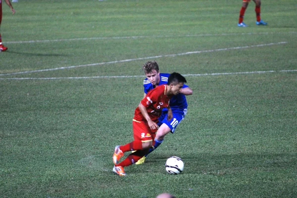 CHIANGMAI TAILANDIA-ENERO 19,2013: El 42º partido de fútbol internacional Copa del Rey entre Tailandia y Finlandia en el Estadio 700º Aniversario en Chiangmai, Tailandia. Finlandia derrota a Tailandia 3-1 para ganar . — Foto de Stock