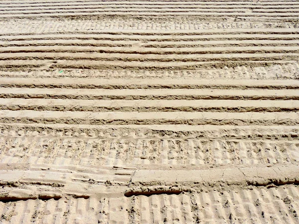 Wheel tracks on dry sand. — Stock Photo, Image