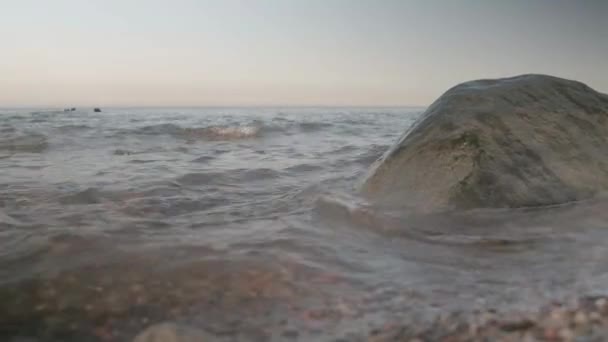 Calm on the Baltic Sea. Small waves. — Stock Video