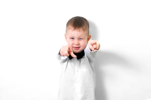 Bambino positivo che punta il dito contro di te — Foto Stock