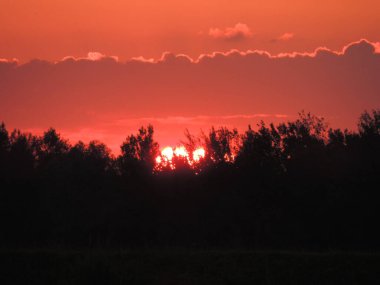 Bulutlarda gün batımı