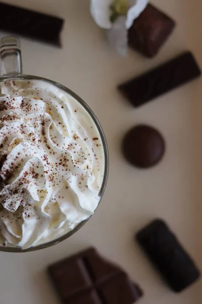 Delicioso Café Con Leche Con Crema —  Fotos de Stock