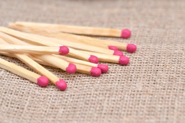 Keten arka plan üzerinde maçlar