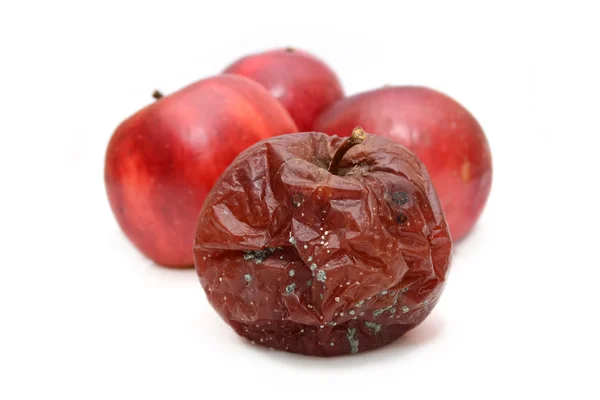 Roter fauler Apfel. natürliche Farbe — Stockfoto