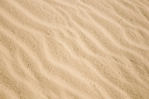 Padrão de areia, bela areia laranja junto ao mar, textura abstrata interessante — Fotografia de Stock