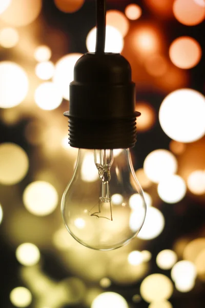 parlak bir arka plan üzerinde eski lamba