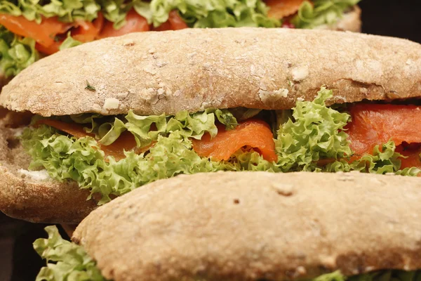 füme somon sandviç