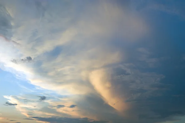 Seltsamer Himmel — Stockfoto