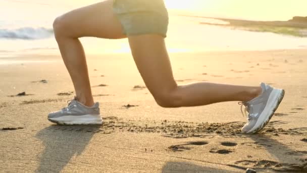 Beautiful sports legs on the beach, close up — Stock Video