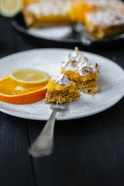 Gourmet-Zitruskuchen mit Zitronenkurd — Stockfoto