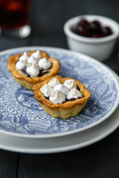 Tartlets with Cherry &  meringue — Stock Photo, Image