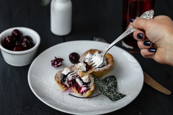 Tartlets with Cherry &  meringue — Stok Foto