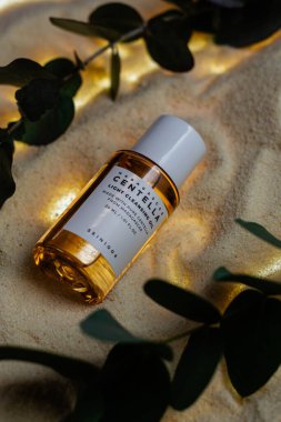 SKIN1004 Madagaskar Centella Hafif Temizleyici Yağ Ürünleri Beyaz Kutuda Ökaliptüs ile Çekildi